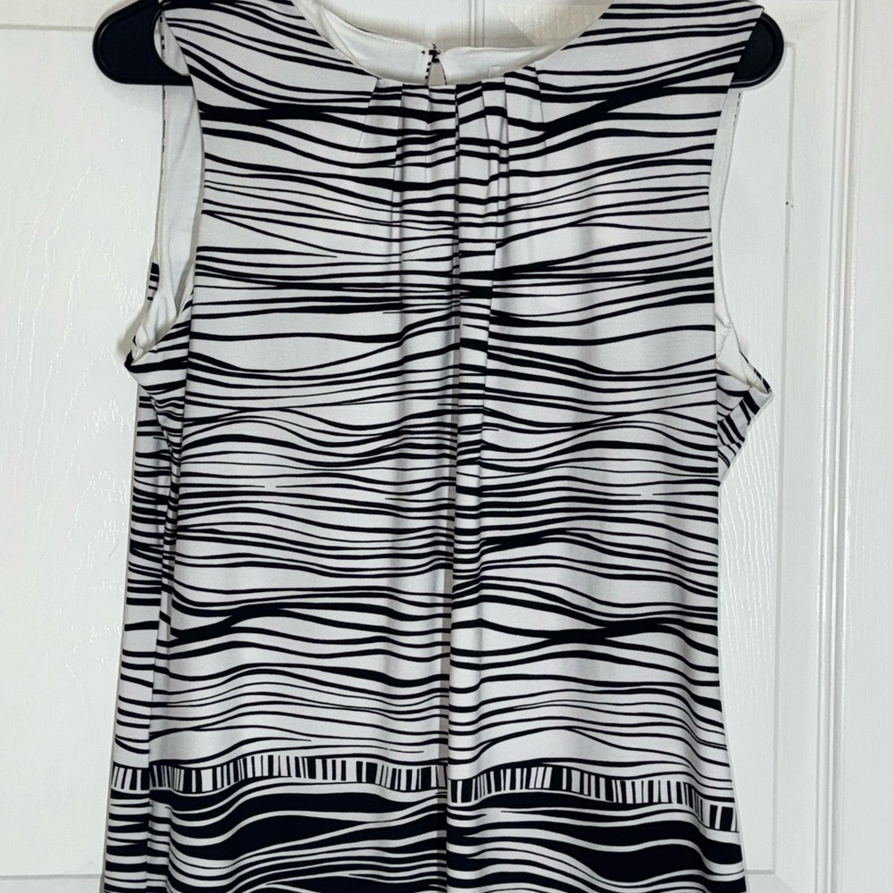 Calvin Klein Black and White Graphic Sleeveless Blouse
